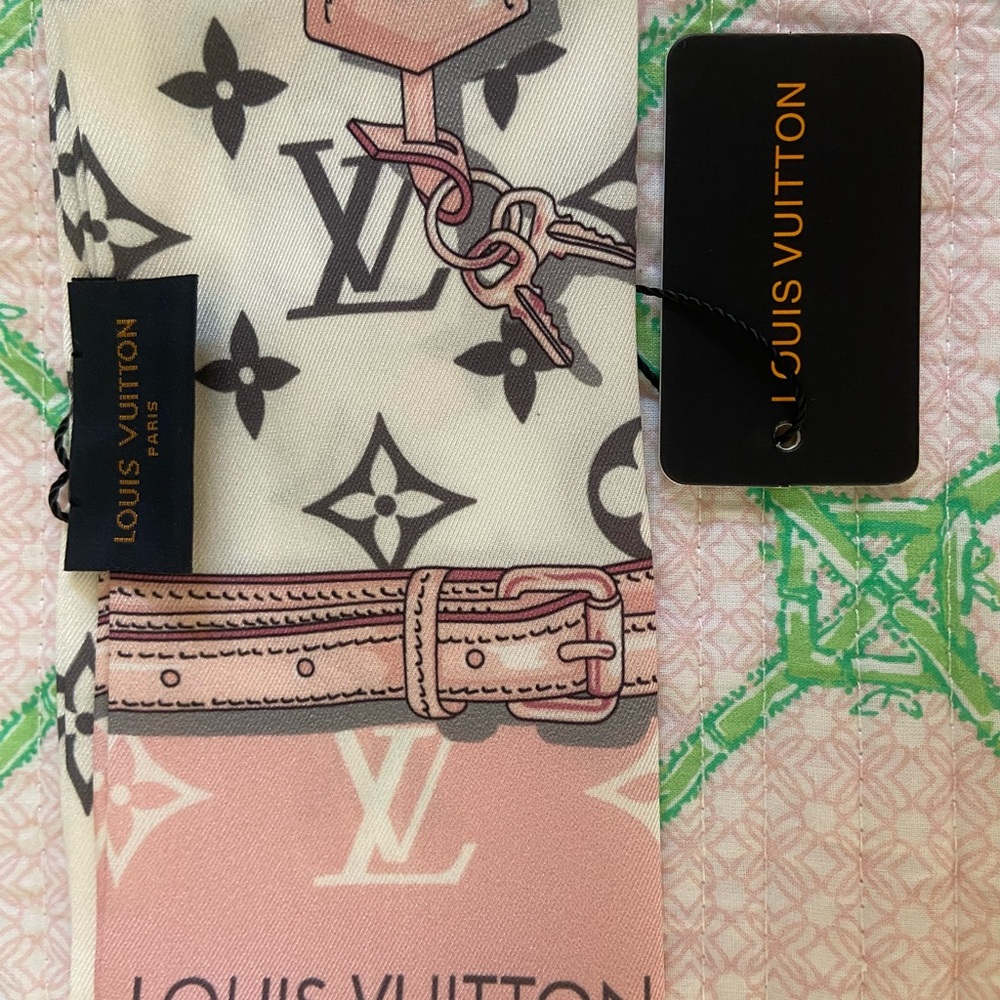 Louis Vuitton Pink and White Monogram Scarf! New with Tags! - Picture 1 of 6